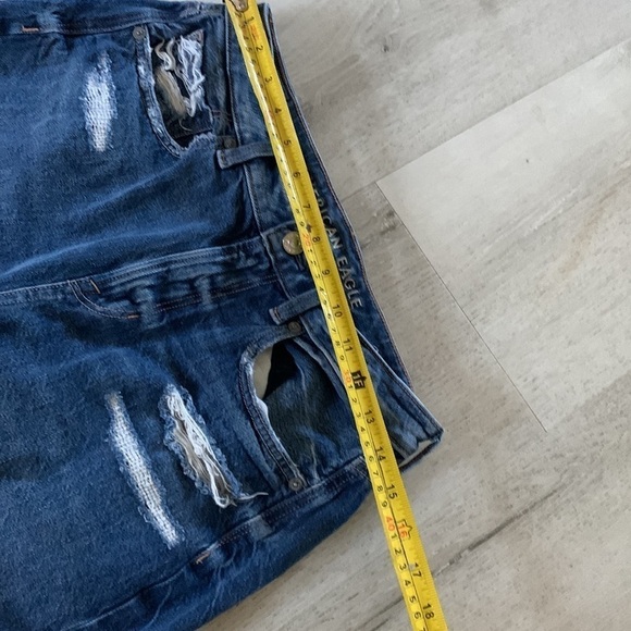 American Eagle High Rise Distressing Mom‎ Jeans Size 6 medium Wash Boho Ripped - Picture 6 of 12